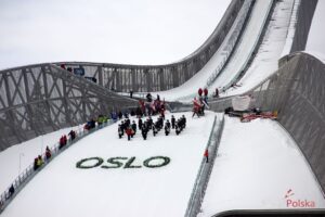 Oslo Holmenkollen 300x200 - PŚ Oslo: Wiatr i śnieg na Holmenkollen - czy uda się poskakać? (LIVE)