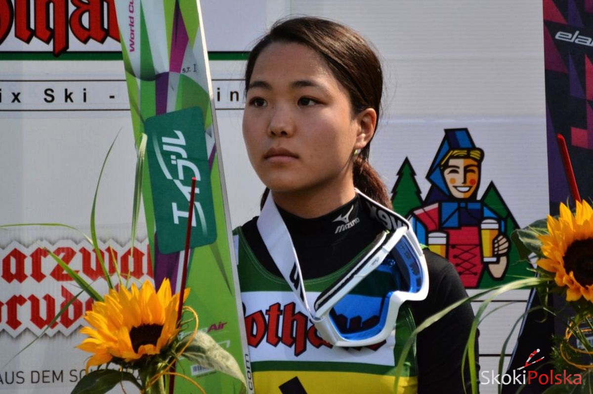 Takanashi Sara flower.ceremony S.Piwowar - LGP Pań Czajkowski: Takanashi nokautuje, pierwsze podium Norweżek