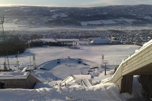 Lillehammer Lysgaardsbakken fot.Ivar Abrahamsen 300x199 - Życie skoczni po igrzyskach - rozwój w Soczi, ruina w Sarajewie