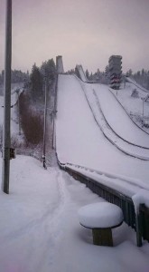 Rovaniemi Ounasvaara fot.Jukka .Ylipulli 165x300 - Finowie już skaczą na śniegu w Rovaniemi
