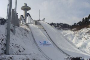 PyeongChang Alpensia.Jumping.Resort fot.skisprungschanzen.com  300x200 - PŚ Pań PyeongChang: Czy Takanashi pobije rekord Schlierenzauera? (LIVE)