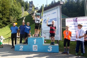 Tymek Cienciala Vierschanzentournee 2016 Berchtesgaden 03 300x200 - Tymoteusz Cienciała ponownie wygrywa Turniej Czterech Skoczni dla dzieci! (FOTO, WIDEO)
