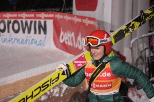 Katharina Althaus Hinterzarten 2017 fot. Fredrik Clasen 300x200 - PŚ Pań Hinterzarten: Althaus wygrywa kwalifikacje, Rajda bez awansu