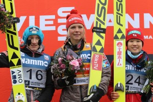 PŚ kobiet Oslo 2018 podium Lundby Iraschko Stolz Ito fot. Julia Piątkowska 300x200 - PŚ Pań Oslo: Lundby wygrywa po raz pierwszy na dużej skoczni!