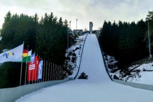 Read more about the article FIS Cup Oberwiesenthal: 86 skoczków na starcie, Polacy wśród mocnej obsady [LIVE]