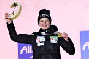 Read more about the article MŚ Oberstdorf: Klinec zdobywa złoto, Kramer sensacyjnie poza podium!
