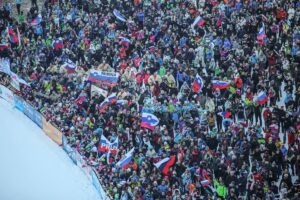 Ljubno LogarskaDolina fotLjubnoFISSkiJumpingWorldCupWomen2 kibice 300x200 - Will the Silvester Tournament be a breakthrough for women’s ski jumping?